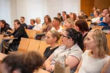 Fakulta filozofická přivítala své absolventky a absolventy po 25 letech od založení