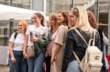 Fakulta filozofická přivítala své absolventky a absolventy po 25 letech od založení