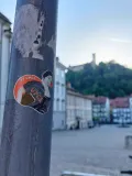Samolepková výzva: Nalep, vyfoť, označ nás